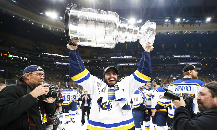 What an unbelievable year,' Pietrangelo hoists Stanley Cup