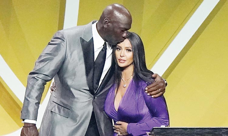 Vanessa Bryant Wears All Five of Kobe's NBA Championship Rings on