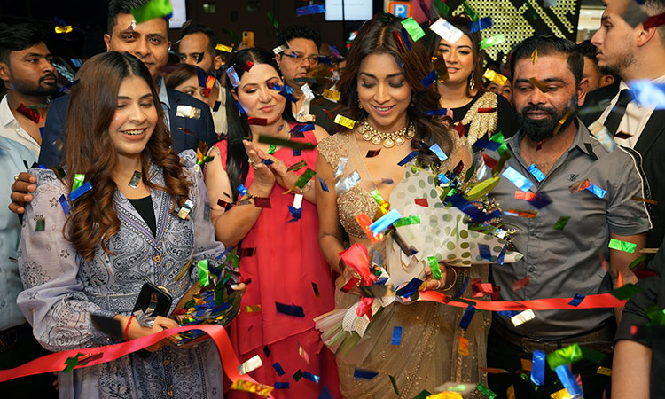 Bollywood actress Diva Shriya Saran and other officials during ribbon-cutting ceremony.