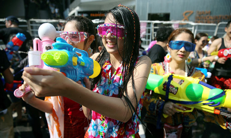 Thai New Year Splashes In With Water Fights Raves Gulftoday