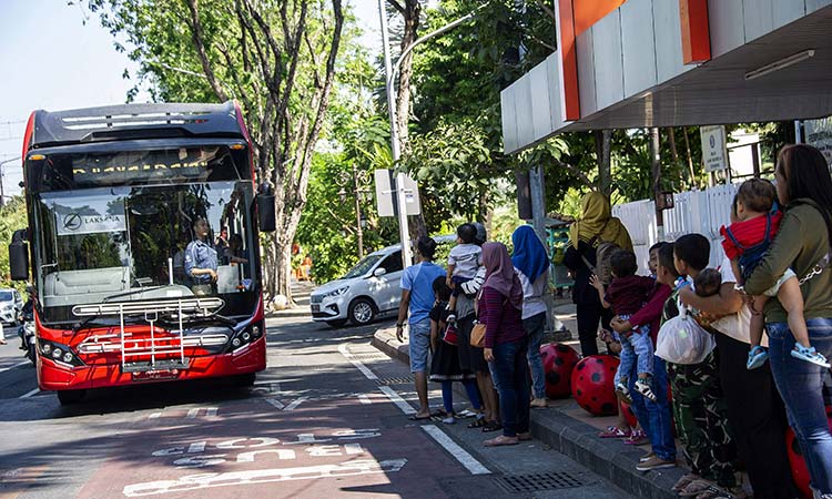 Indonesia-plastic-bus-main1-750