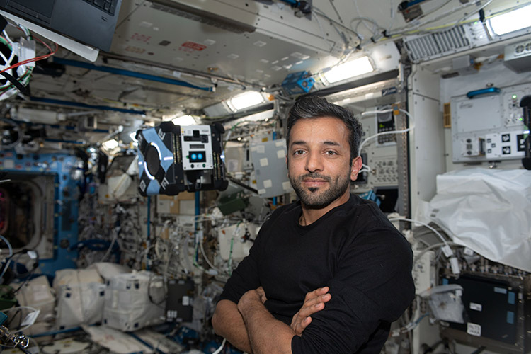 رائد الفضاء الإماراتي سلطان النيادي يعود إلى وطنه في 1 سبتمبر