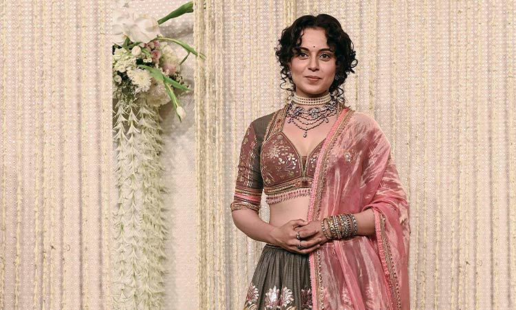Bollywood Actresses in Hot Pink Pant Suit: Kangana Ranaut's