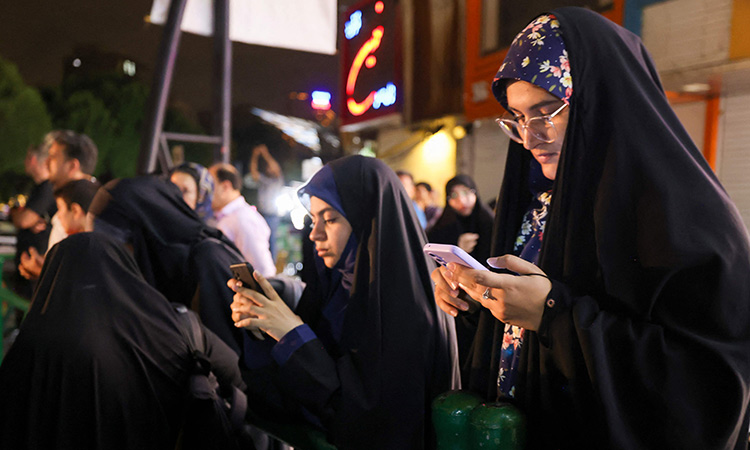 Mourning-Iranianwomen