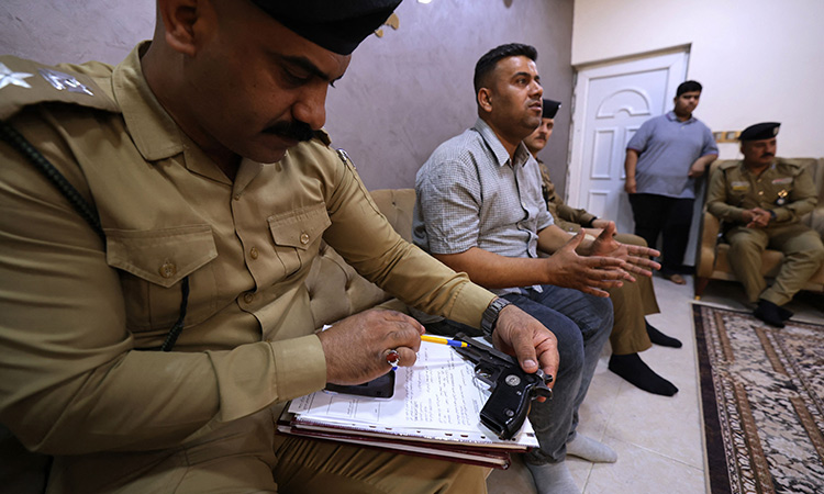 Iraqipolice-gun