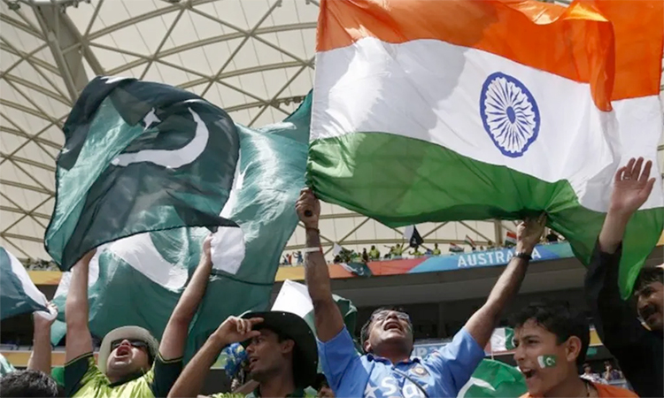 India-Pakistan-fans-750