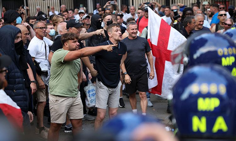 UK-Police-riots-Aug2-main3-750