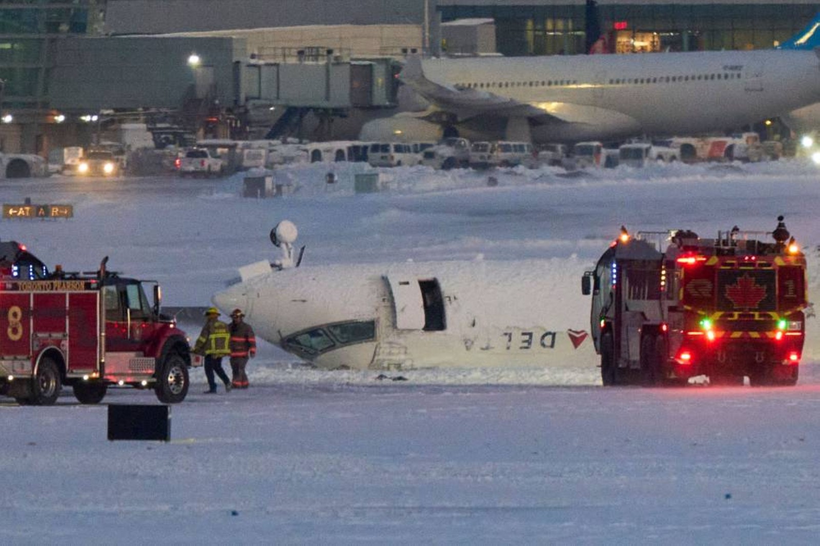 Delta plane flips upside down on landing at Toronto airpo...