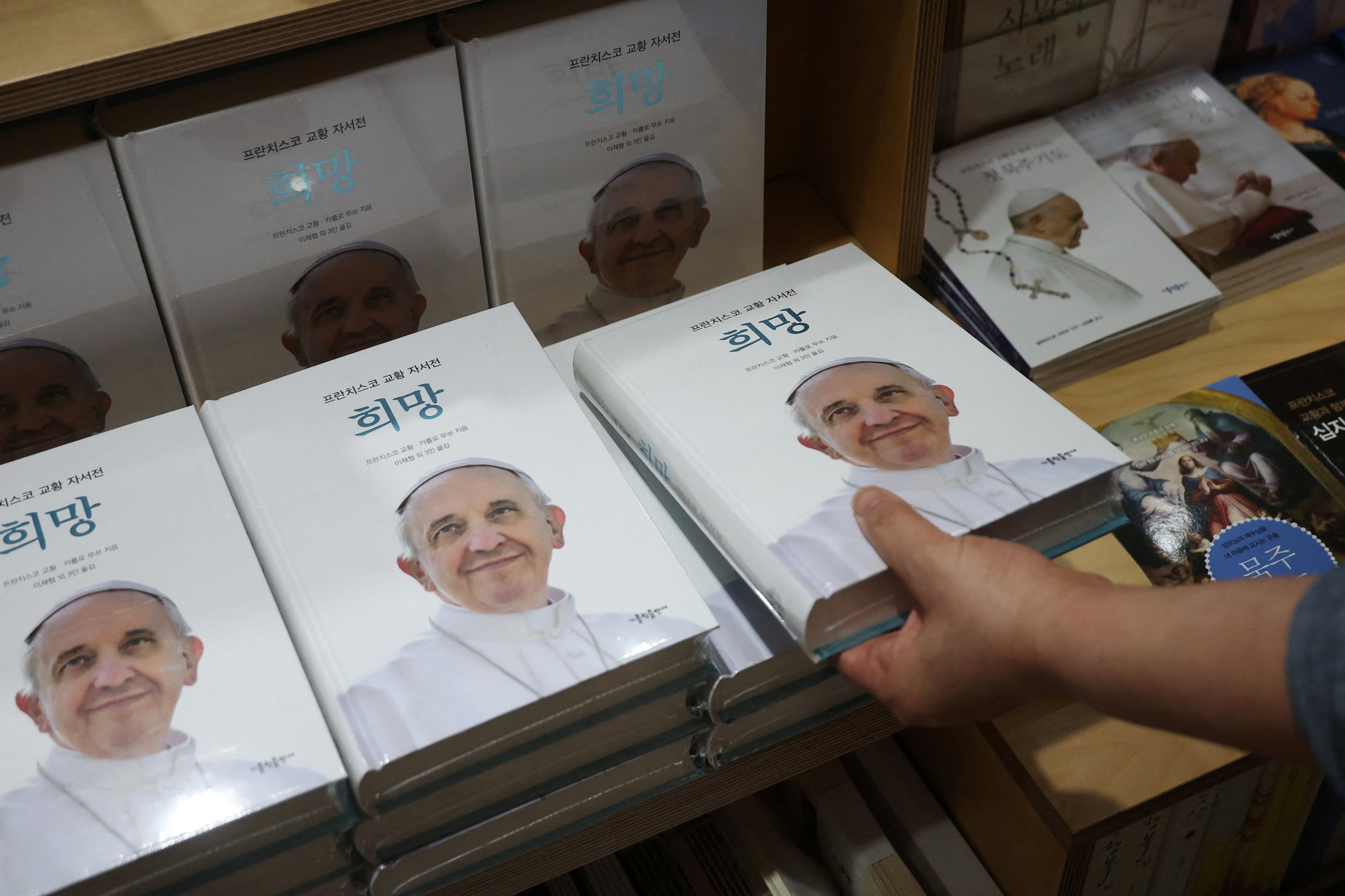 World leaders mourn Pope Francis