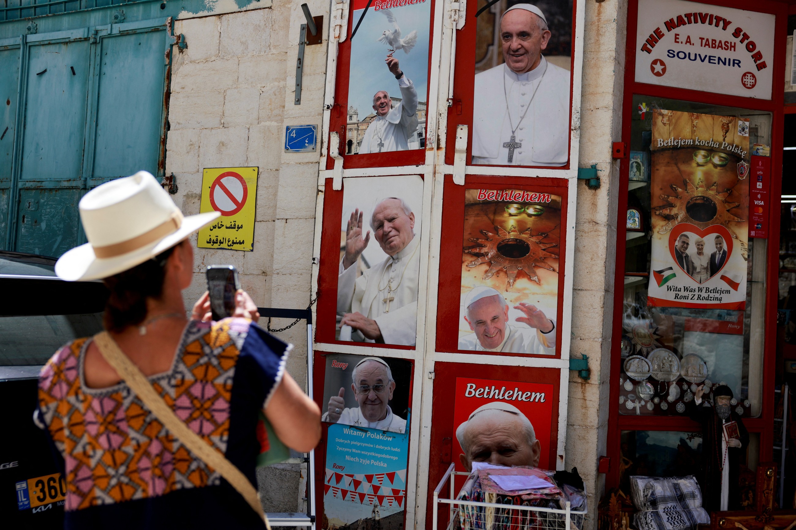 World leaders mourn Pope Francis