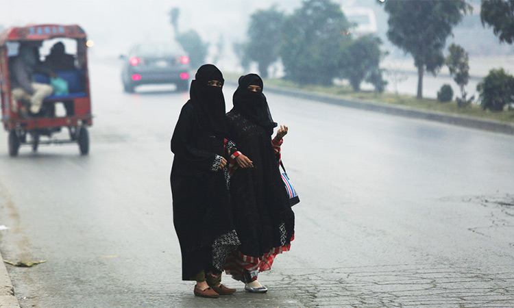 Everyone in Lahore at risk   due to dense smog: Amnesty