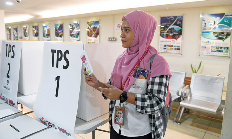 Widodo likely to win polls as  Indonesian expats cast vote