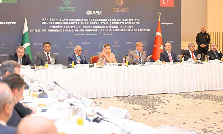 Pak PM woos Turkish investors  with lucrative opportunities