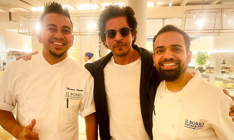 Megastar Shah Rukh Khan poses with chefs in London, whips up froth of excitement