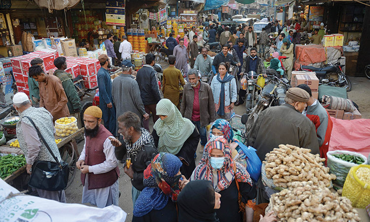 Pakistan central bank leaves key rate unchanged, signals tightening pause