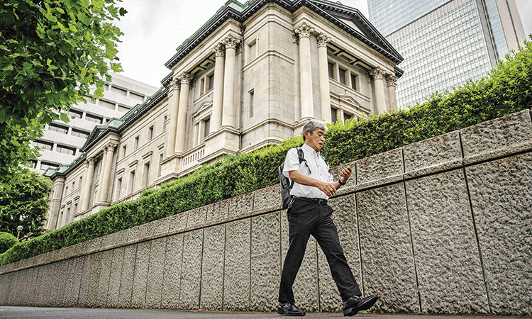 BoJ deputy chief plays down chance of near-term rate hike