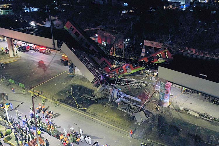 23 dead as elevated metro collapses in Mexico