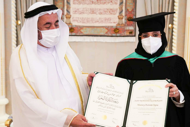 Sheikh Sultan honours Sheikha Jawaher with a doctorate degree at the University of Sharjah