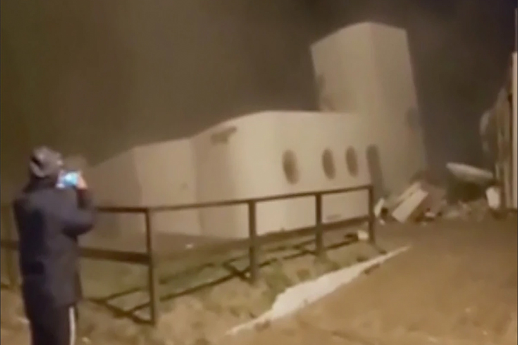 VIDEO: House in Argentina collapses into sea due to high tides