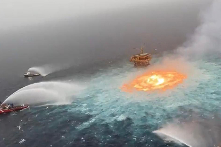 VIDEO: Gas pipeline rupture causes fire in the ocean off Mexico