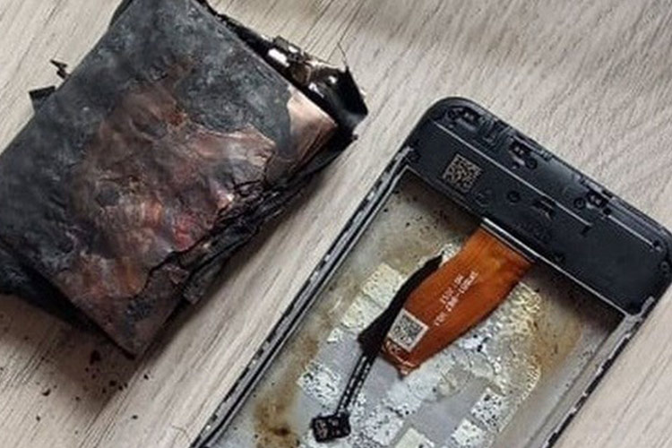 Mobile phone explodes, burns house in Scotland