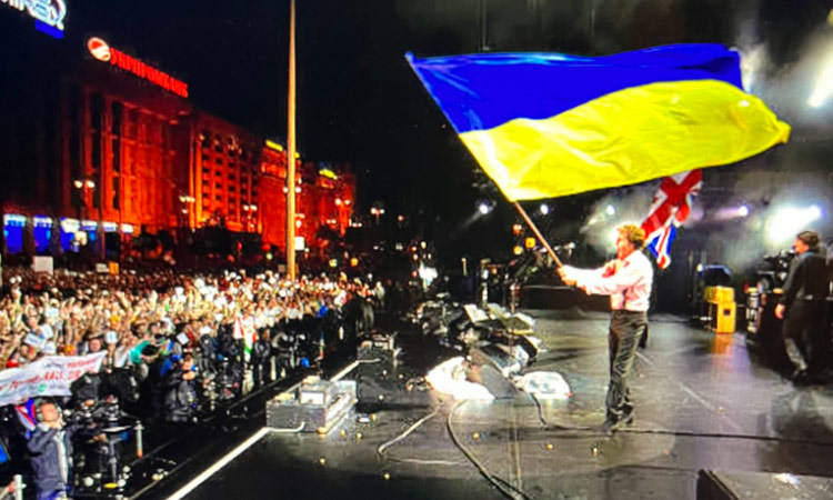 Paul McCartney waves Ukraine flag during first gig of 2022 tour