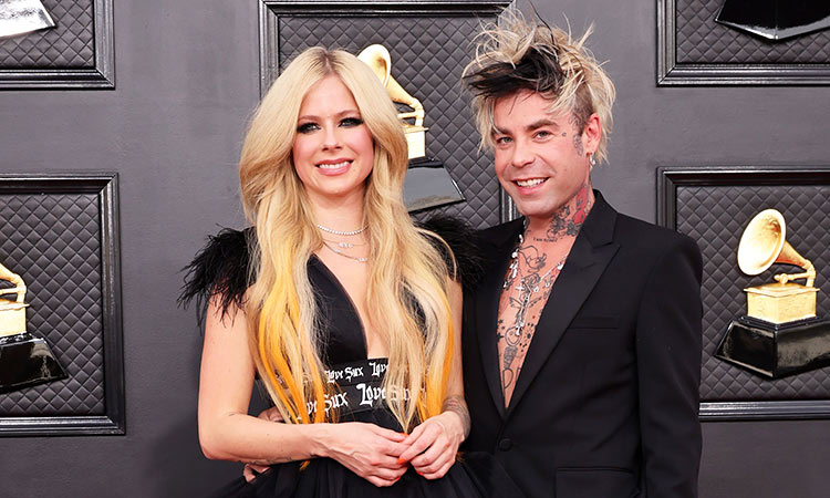 Avril Lavigne announces engagement to rock musician Mod Sun