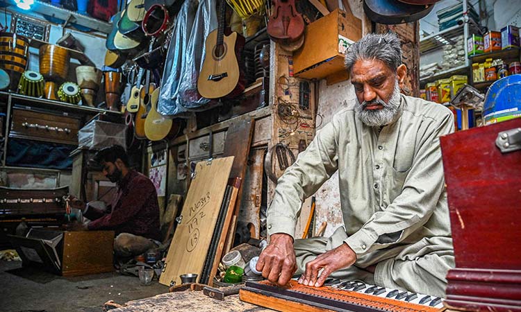 Sound of Mughal-era sarangi instrument fading away in Pakistan