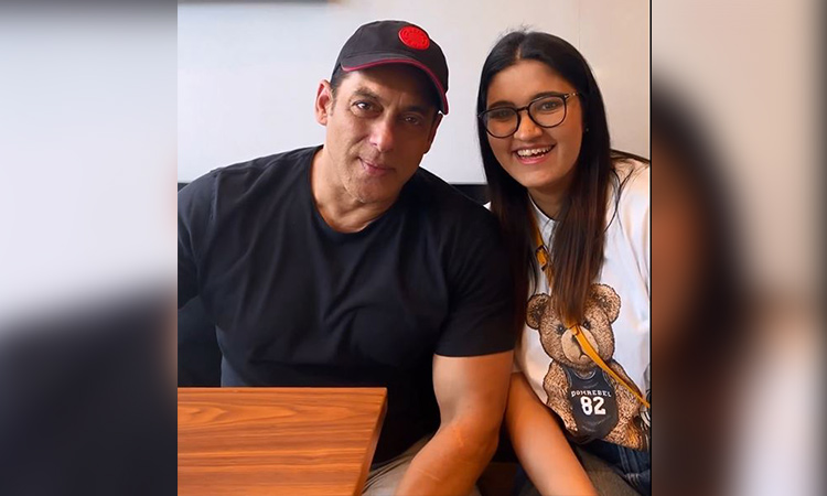 Salman Khan poses with Sania Mirza's son, sister Anam in Dubai 