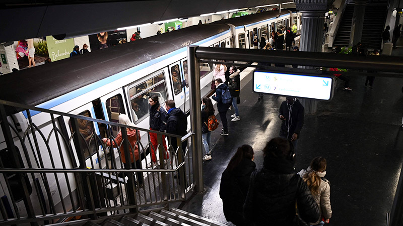 Study shows high air pollution in three Paris metro stations