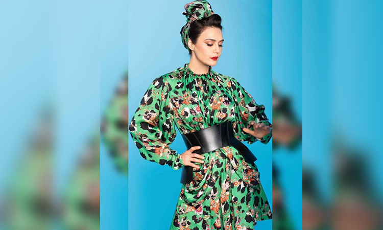 'Strike a pose', says Preity Zinta as she oozes a retro vibe in new photo