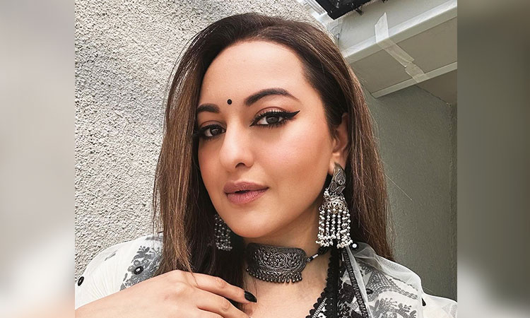 Sonakshi to marry long-time beau Zaheer Iqbal on June 23 in Mumbai: Media reports