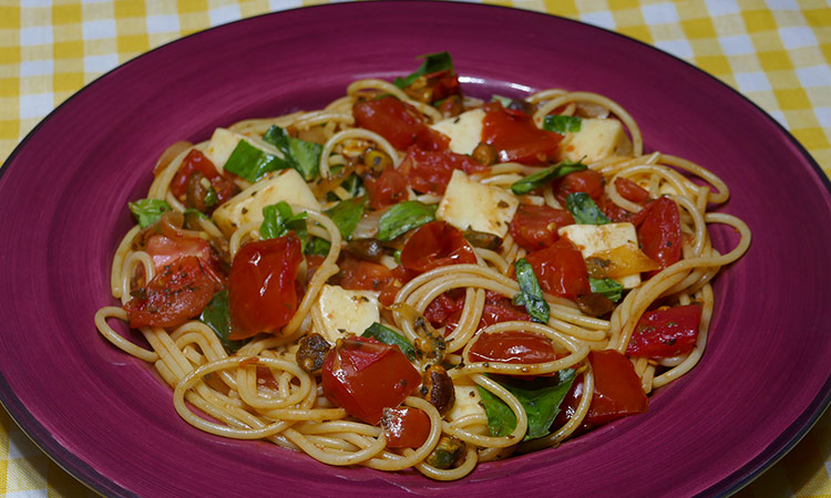 Caprese spaghetti pasta salad