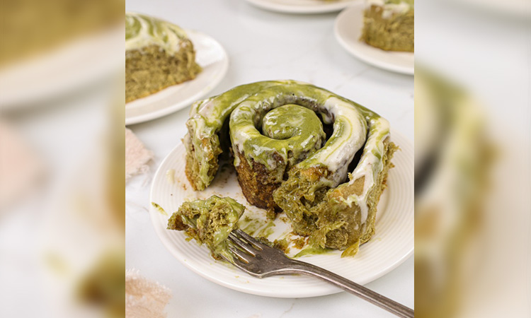 Vegan matcha cinnamon buns