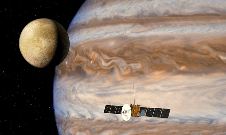 Europe's Jupiter probe to stage daring lunar-Earth fly-by