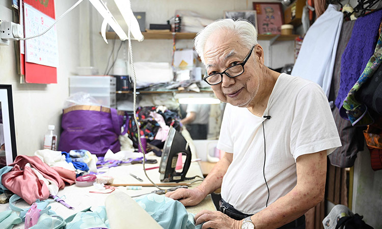 Cheongsam master in the mood to retire after 75 years