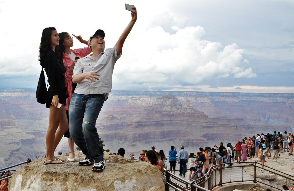 Four members of Indian family drown trying to take selfie in river