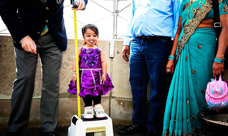 World's smallest woman votes in Nagpur 