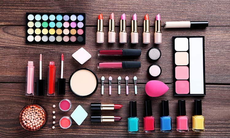 Agra woman seeks divorce over mother-in-law using her make-up