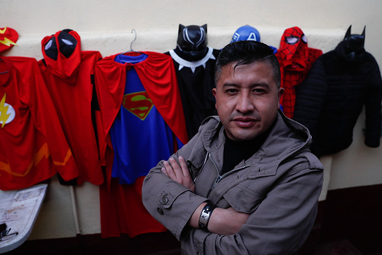 Children love this 'superhero' Bolivian schoolteacher in virtual classroom