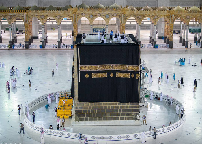  VIDEO: Saudi Arabia drapes Kaaba in new Kiswa