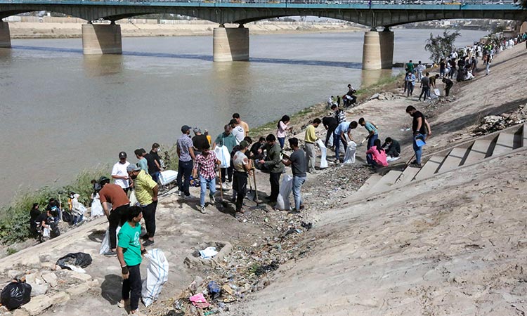 Iraqis clean up river as first green projects take root