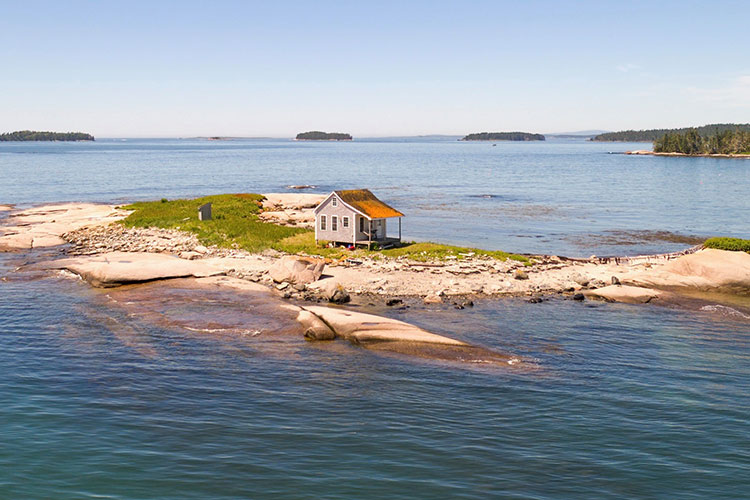 No neighbours, no bathrooms, no buildings, no roads around: Is this the loneliest house on the planet?