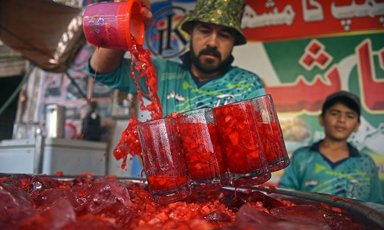 Pink 'soul refresher' unites wilting Indians and Pakistanis