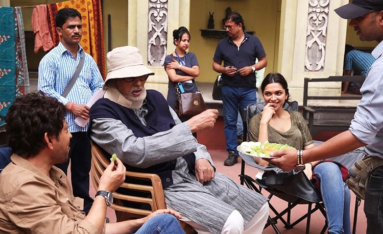 Deepika reveals Big B loves telling everyone about how much she eats