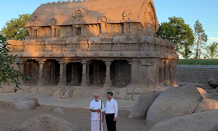 Modi turns tourist guide, takes Xi around Mahabalipuram 