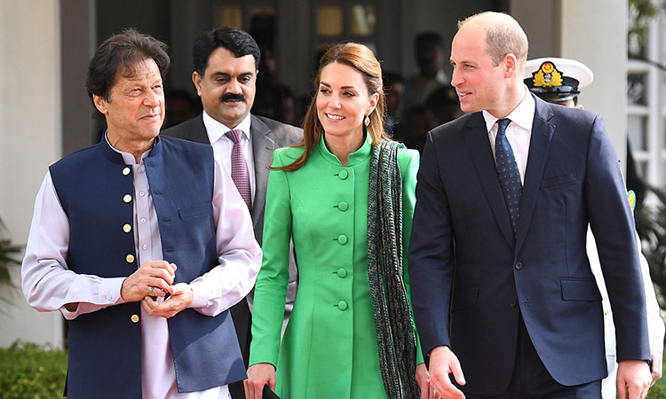 VIDEO: Prince William, Kate  enjoy Pakistani  rickshaw ride