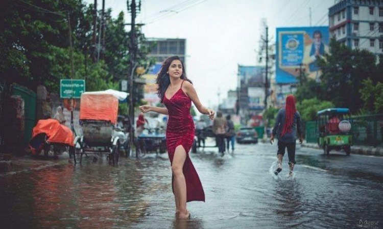 'Mermaid in Disaster:' Student posing in flooded streets in Patna goes viral