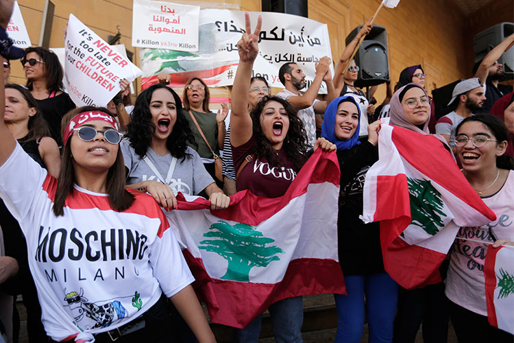 VIDEO: For the sixth day running, Lebanese protesters bay for Hariri's ouster