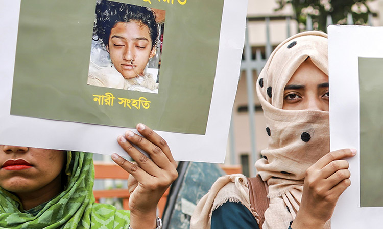 16 sentenced to death in Bangladesh for burning girl alive